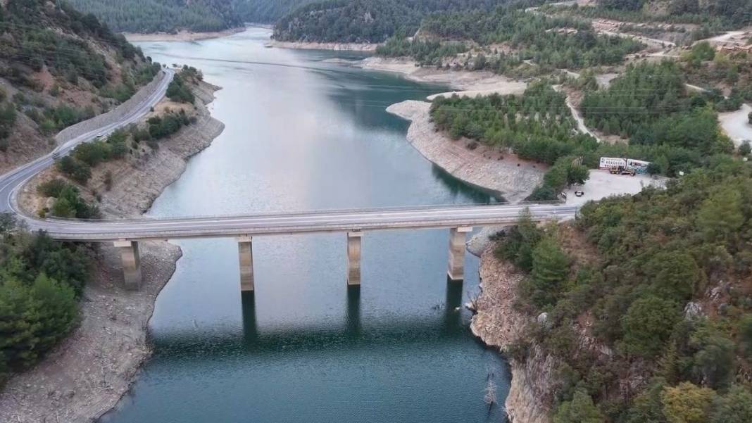 Adana’nın “Dokuzdolambaç Virajları” Büyüledi! Feke Barajı’ndan Kartpostallık Görüntüler 3